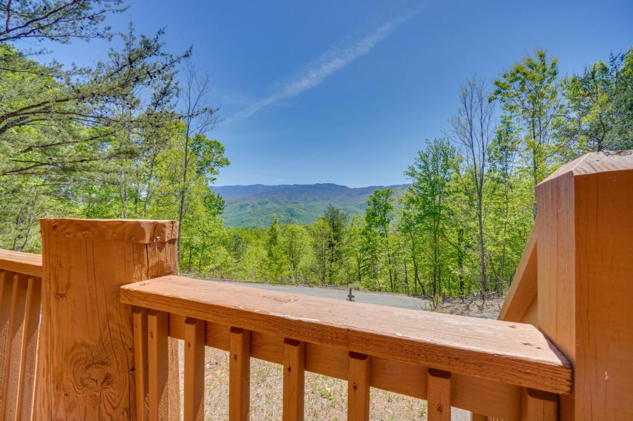 Idyllic Gatlinburg Cabin With Hot Tub And Balcony! Exterior foto
